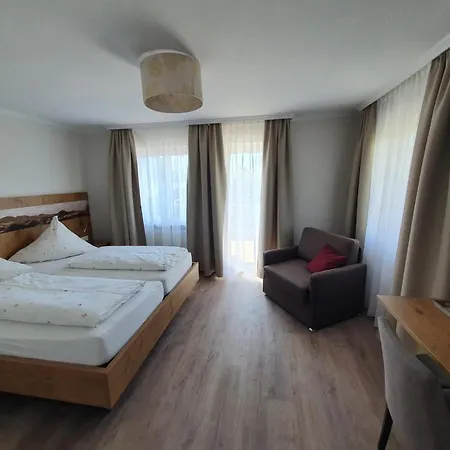 ＆ レストラン アム オブストガルテン ホテル