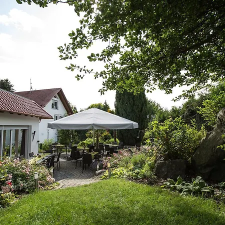 ＆ レストラン アム オブストガルテン Oberteuringen