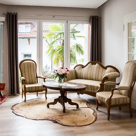 ＆ レストラン アム オブストガルテン Oberteuringen